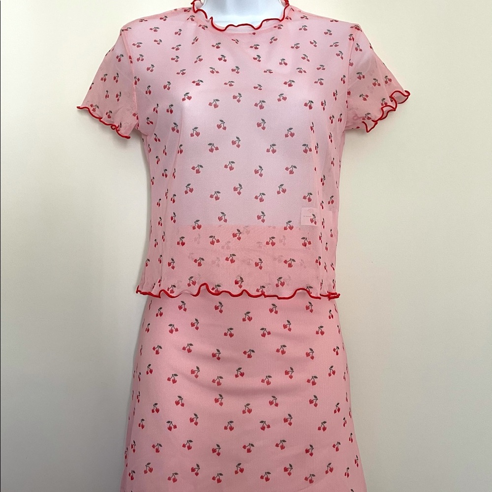 Pink mesh cherry set.
